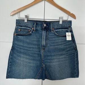 GAP size 6/28- denim skirt -NWT